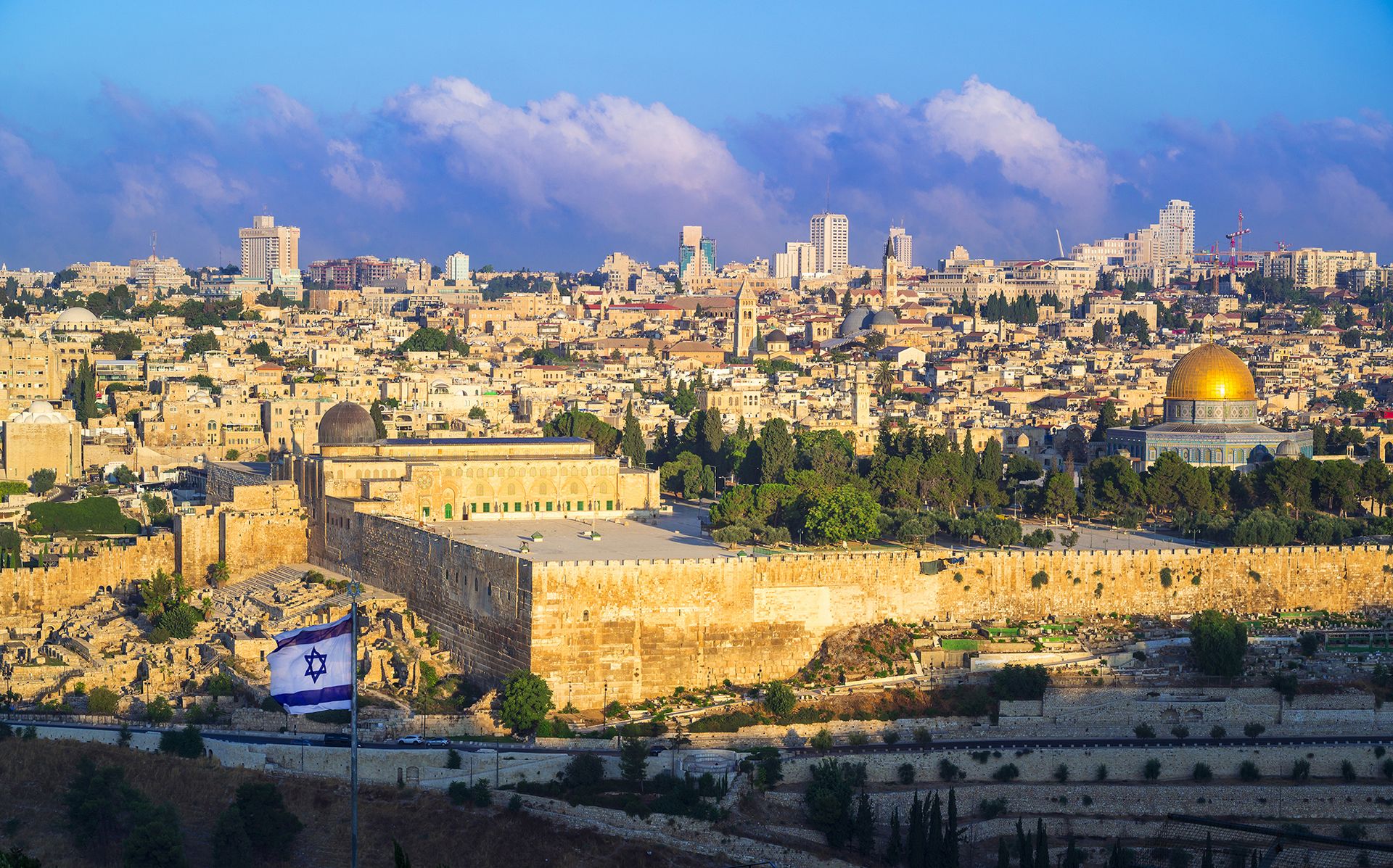 Die al-Aqsa-Moschee und der Felsendom auf dem Tempelberg in Jerusalem (Quelle: iStock/John Theodor) Die al-Aqsa-Moschee und der Felsendom auf dem Tempelberg in Jerusalem (Quelle: iStock/John Theodor)