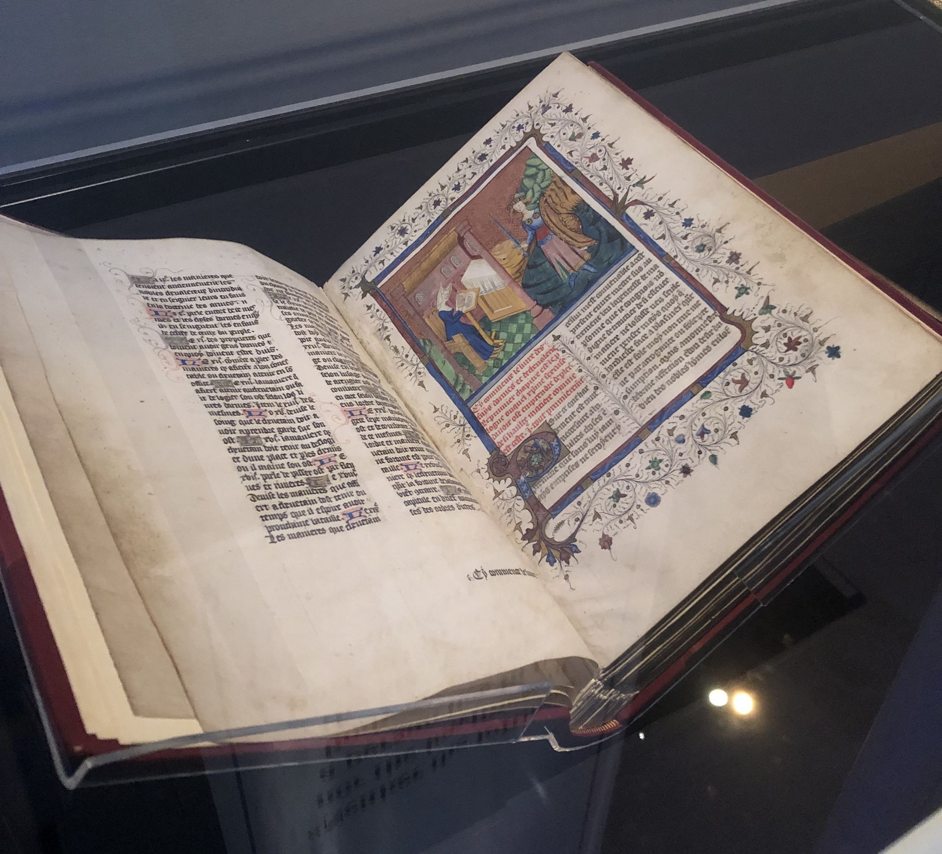 Christine de Pizan schreibt inspiriert von Minerva Christine de Pizan schreibt inspiriert von Minerva