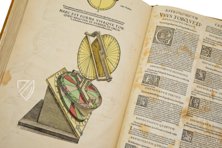 Astronomicum Caesareum – Edition Leipzig – Math Fol. p. 38 – Forschungsbibliothek Gotha (Gotha, Deutschland) Astronomicum Caesareum – Edition Leipzig – Math Fol. p. 38 – Forschungsbibliothek Gotha (Gotha, Deutschland)
